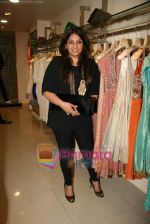 Payal Singhal at Payal Singhal_s exhibition in Atria Mall on 24th March 2010 (2).JPG